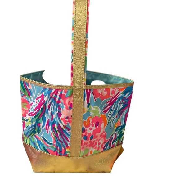 Lilly Pulitzer Women’s V-Neck Shirt With Wine Tote Bag - Picture 8 of 16